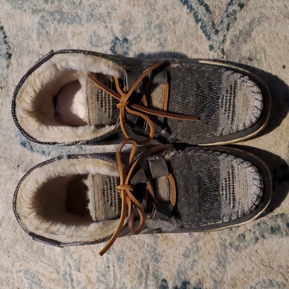 MINNETONKA SHOES Size 5 - Picture 1 of 7
